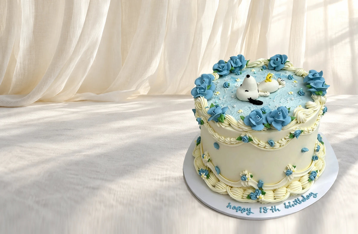 Kekki blue vintage custom cake